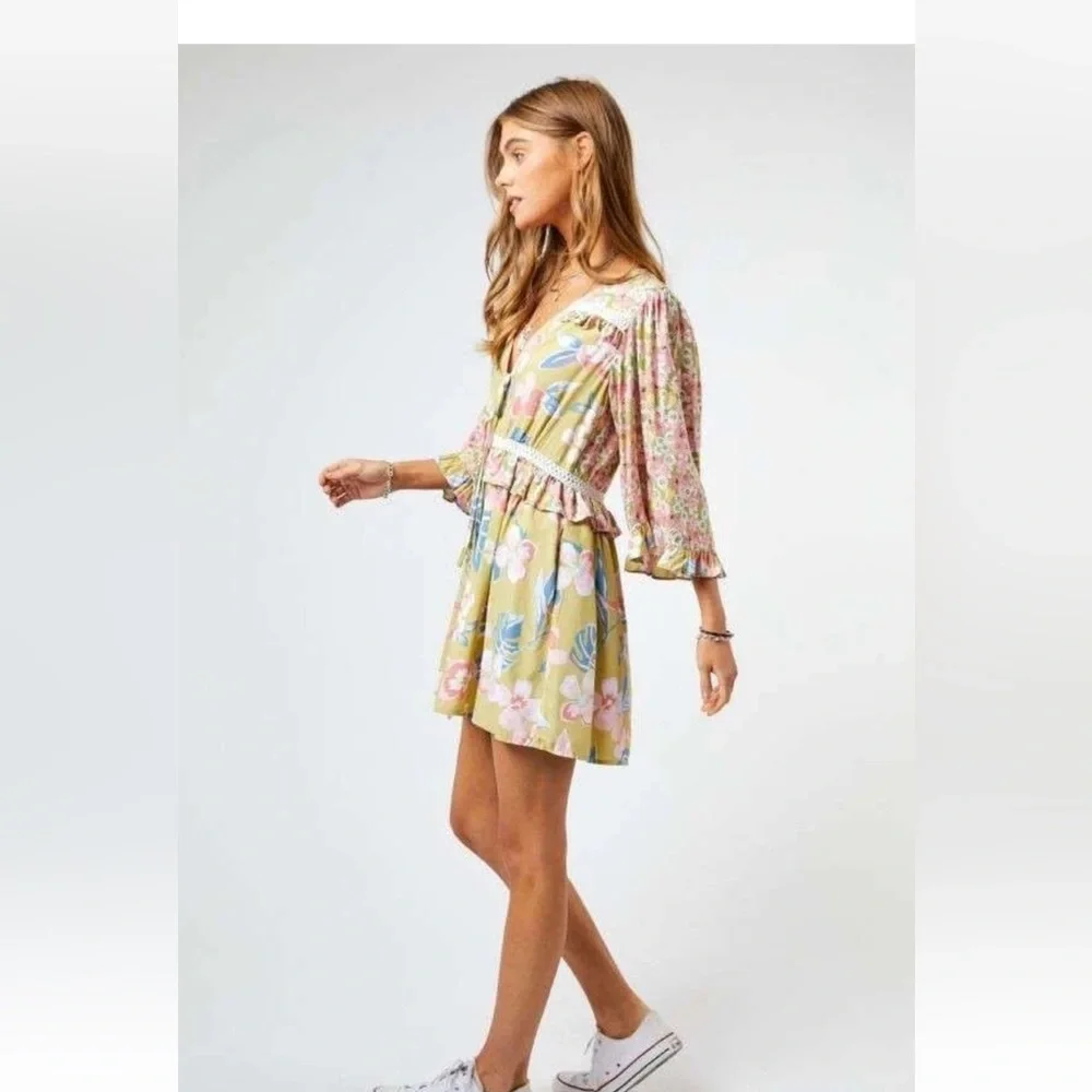 🧨 24. NWT Davi & Dani Mixed Floral Print Romper with Crochet Accents - Picture 8 of 10